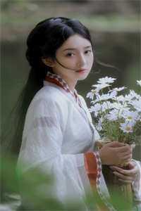 你且看她什么意思